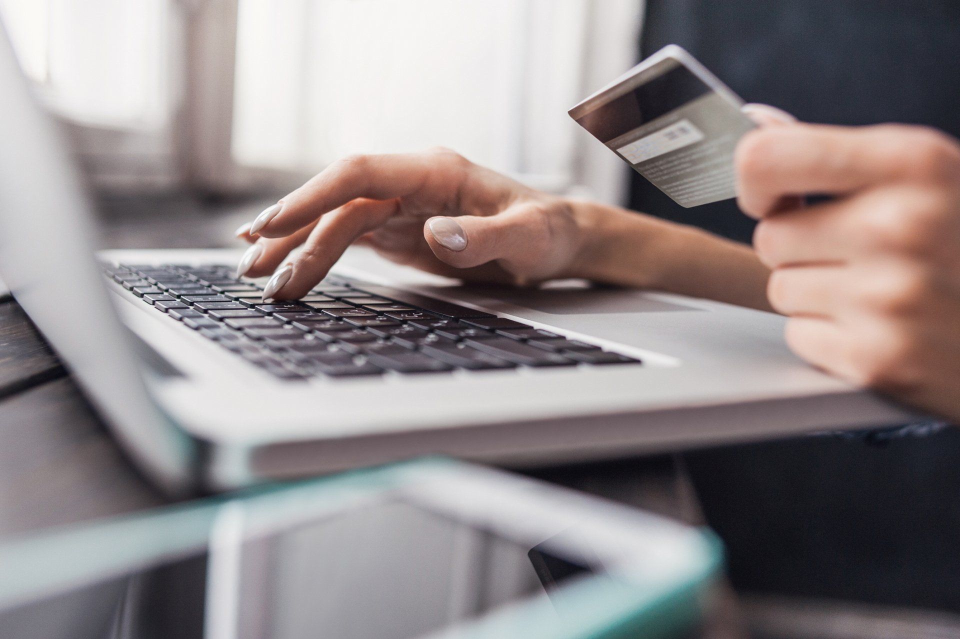 Young Woman Shopping With Credit Card And Laptop Computer – Honolulu, HI – Hawaiian Properties