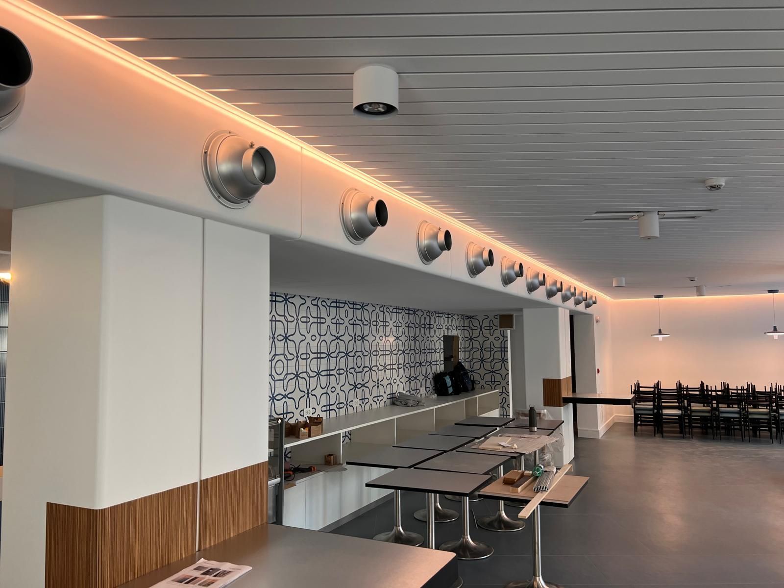 parete locale commerciale