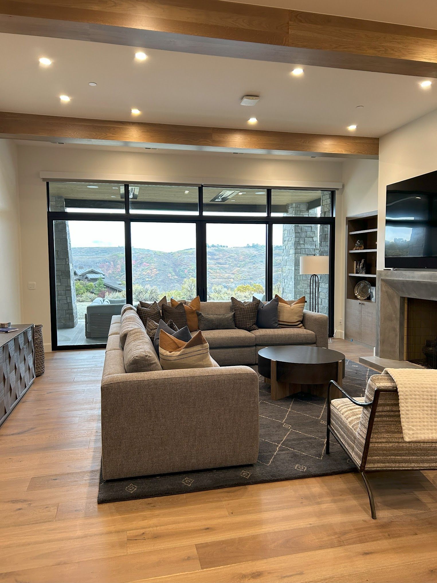 A living room filled with furniture and a fireplace.
