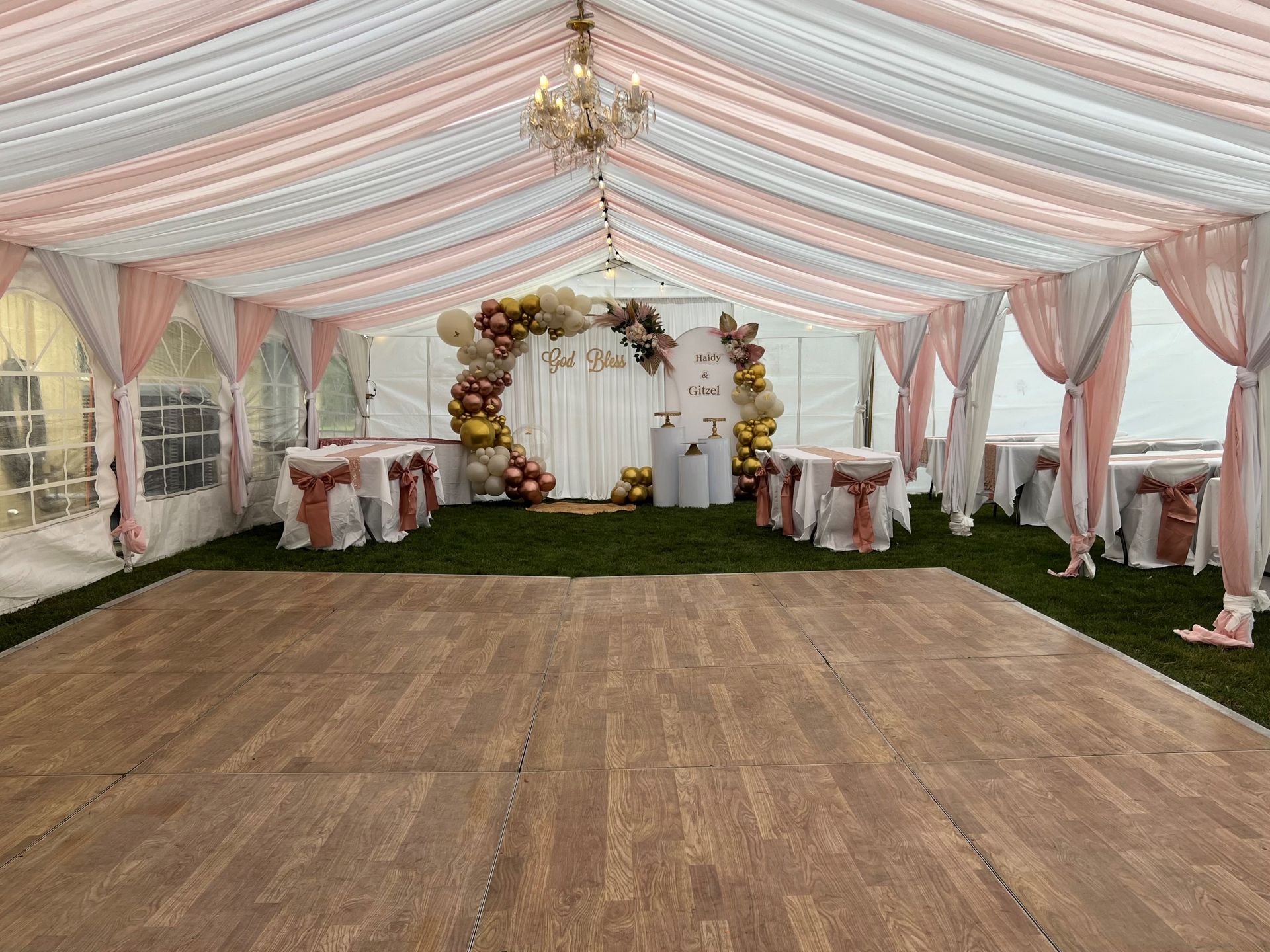 A tent is decorated for a girl 's first birthday – Pasco, WA - Decoraciones Garcia