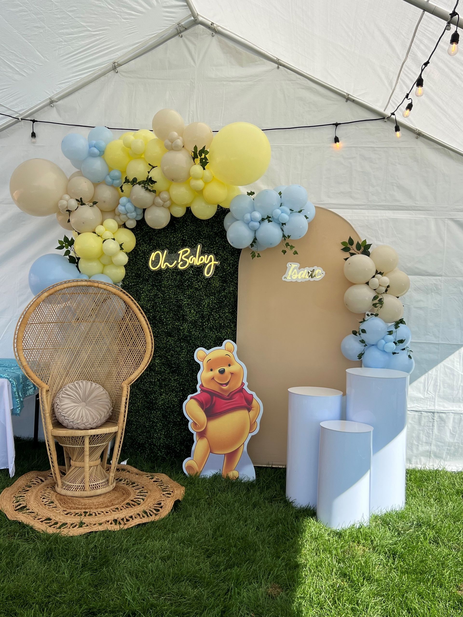 A wicker chair sits in front of a sign that says oh baby – Pasco, WA - Decoraciones Garcia