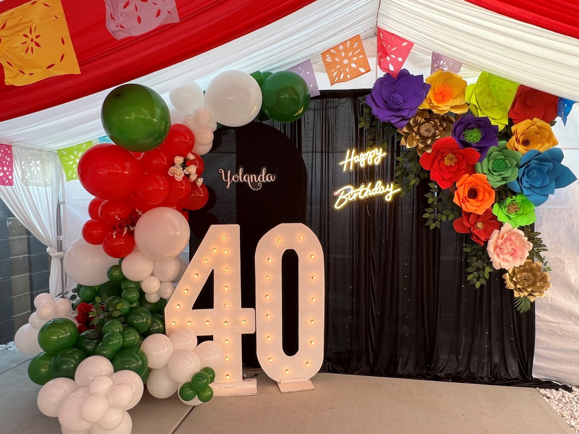 A sign that says happy birthday is surrounded by balloons and flowers – Pasco, WA - Decoraciones Garcia