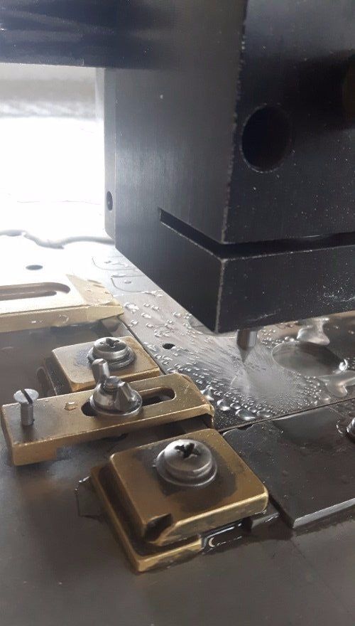 incisione pannello porta