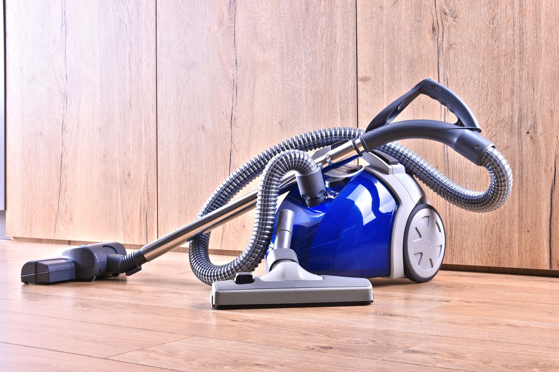 A vacuum cleaner is sitting on top of a pallet in a warehouse.