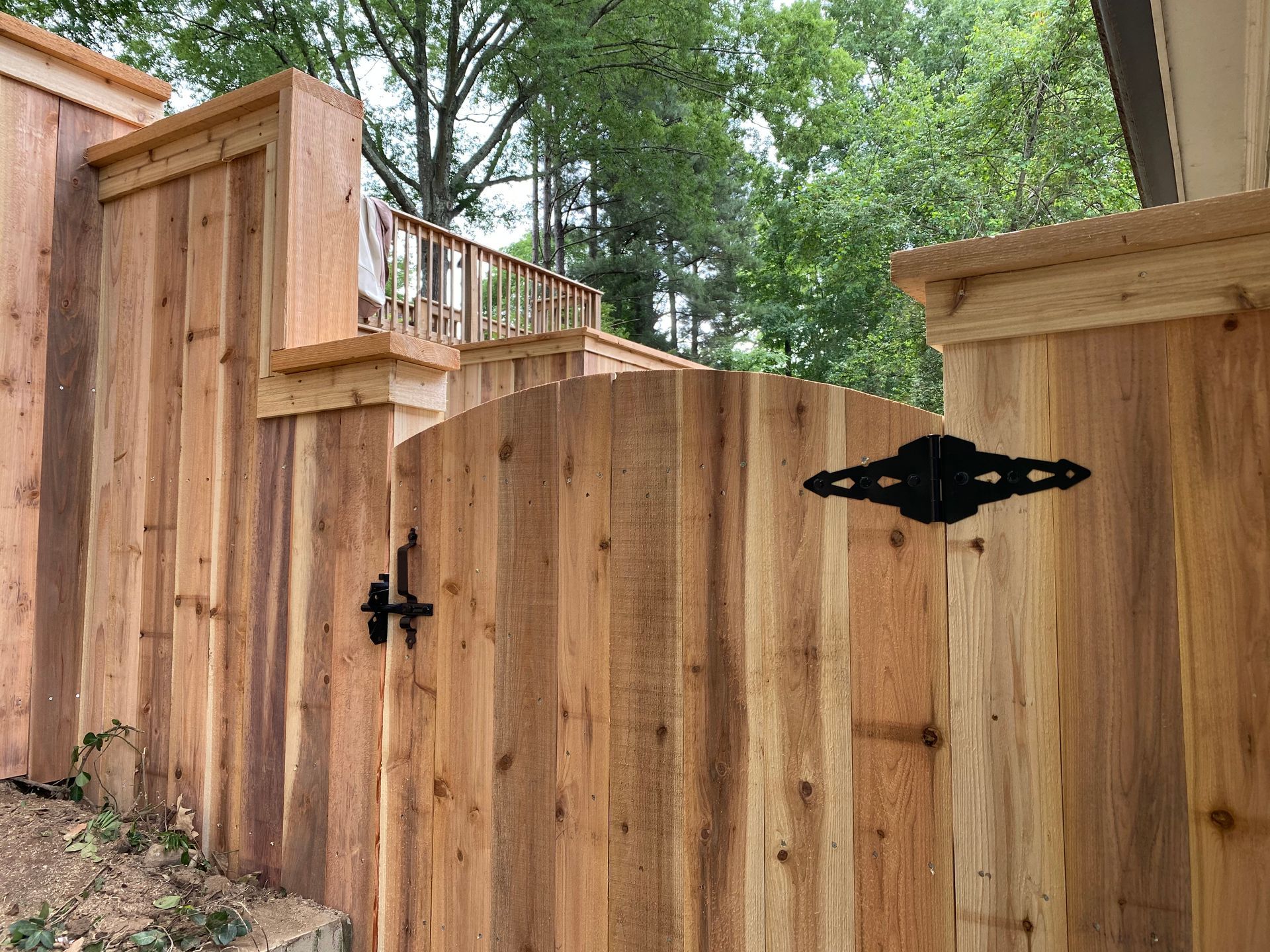 Cap and fascia fence built at a retaining wall