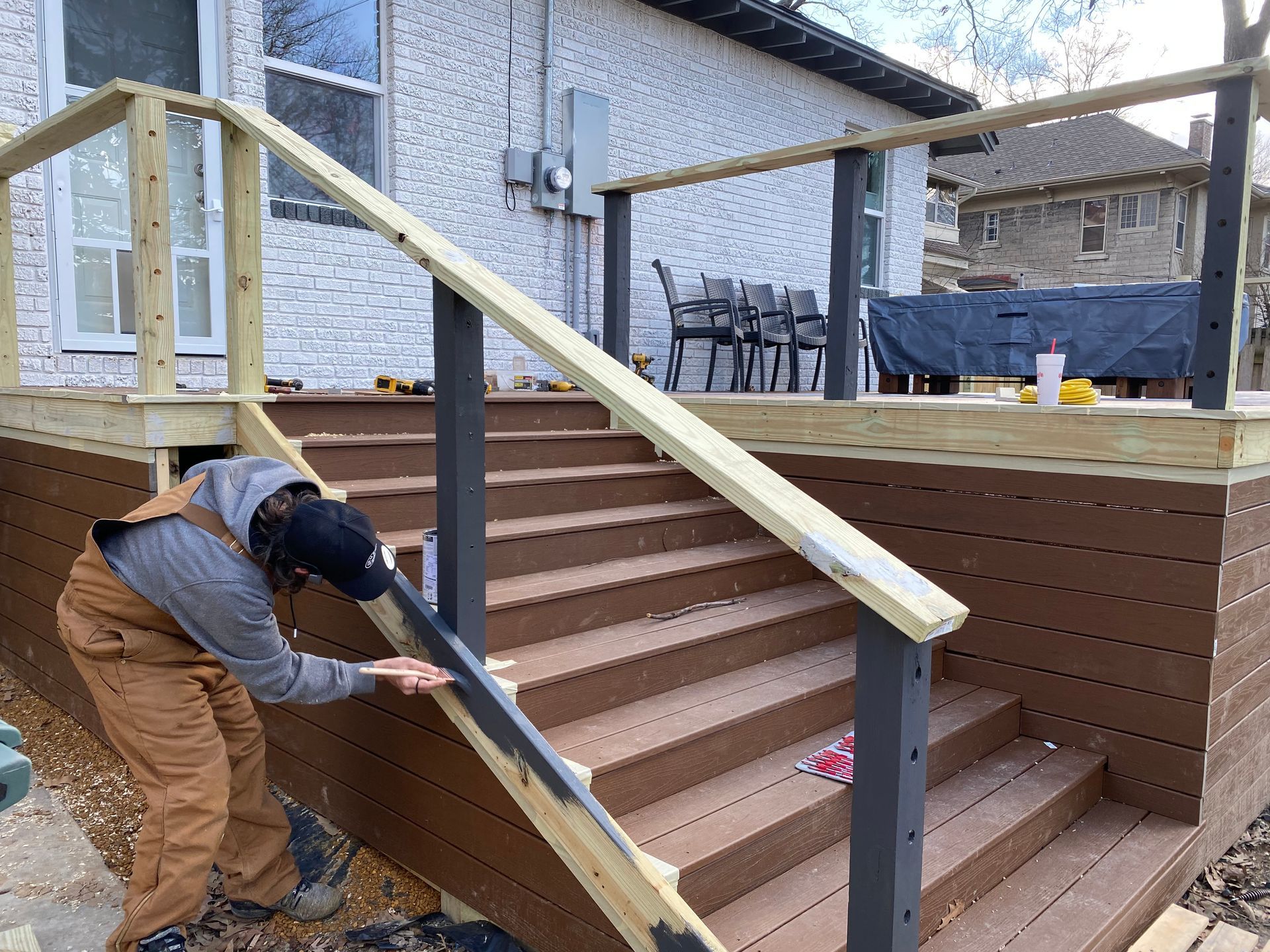 Final touches on composite Decking with steel cable railing