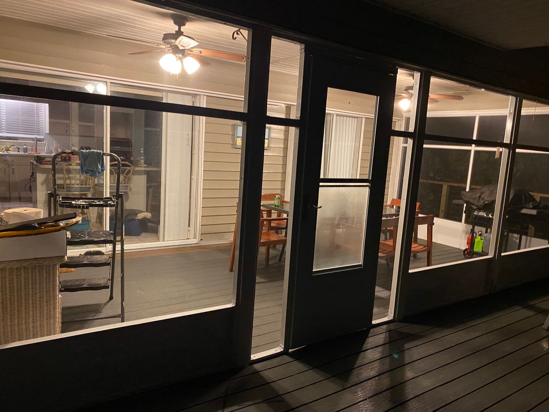 Screen room enclosure