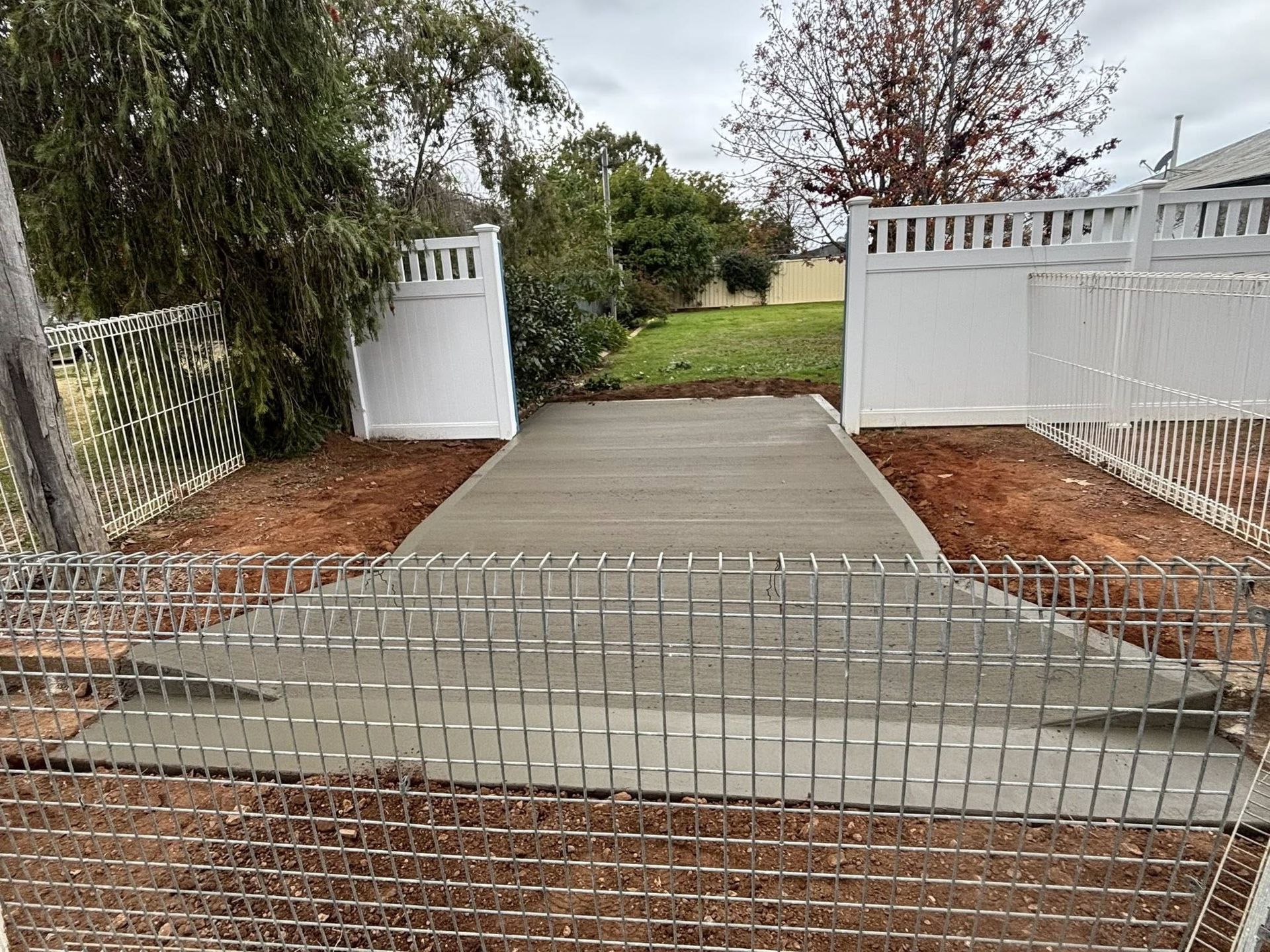 Edmunds Lyons Concreting for general, rural, and commercial concreting.