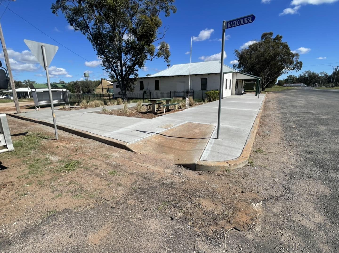 Edmunds Lyons Concreting for general, rural, and commercial concreting.