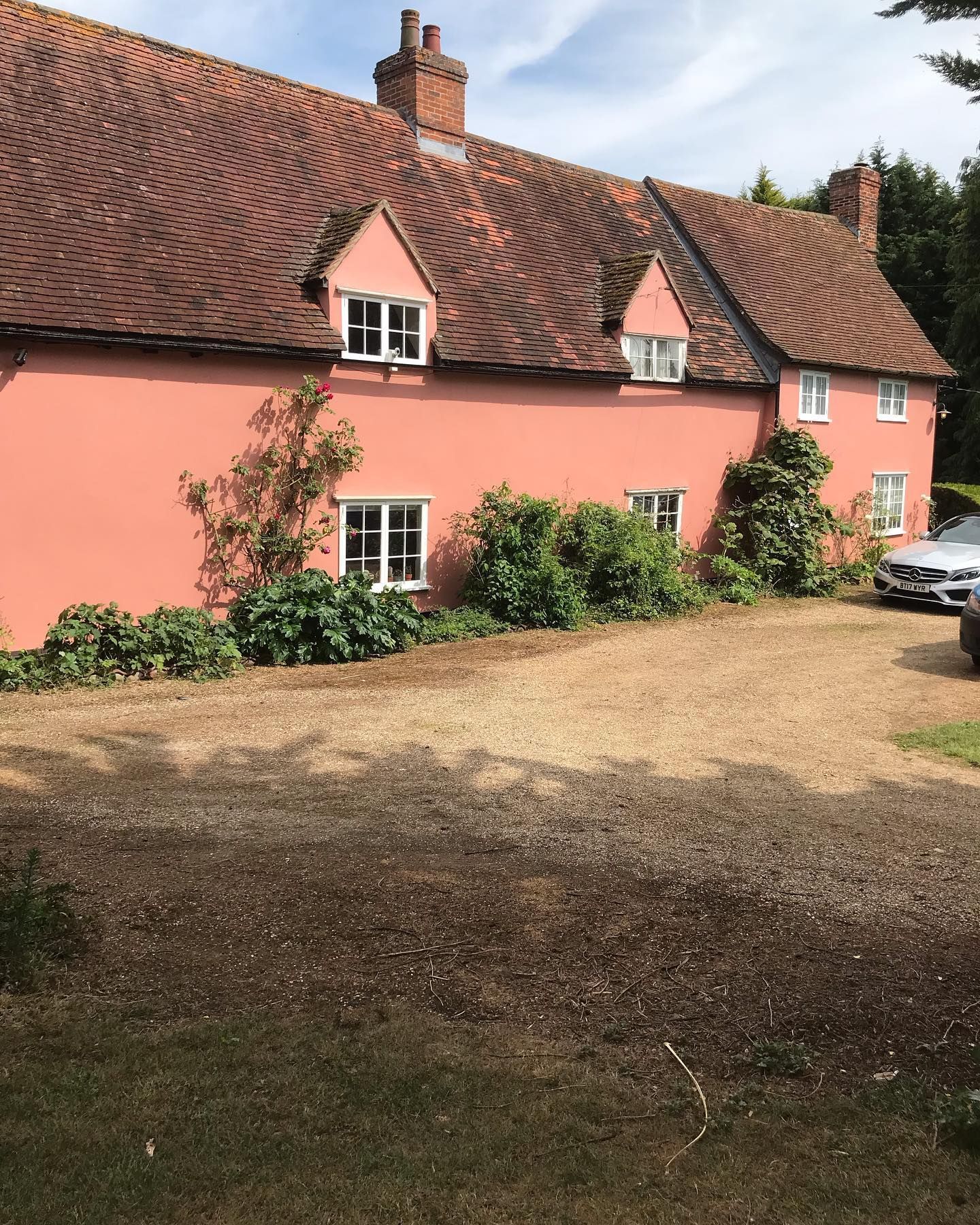 Listed timber framed period property in Suffolk | Exterior painting and decorating by local painter DMB Painting and Decorating