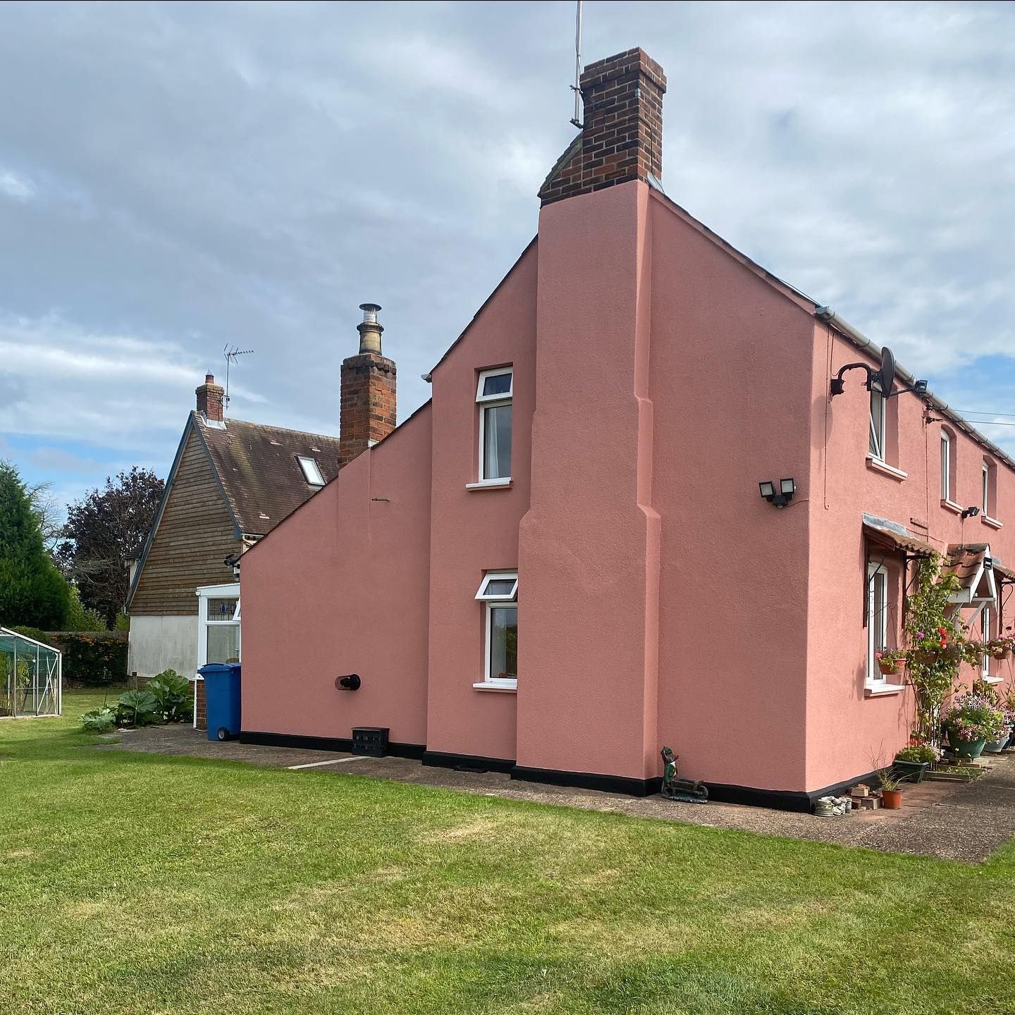 Exterior painting of Suffolk period property, by specialist painters DMB Painting and Decorating