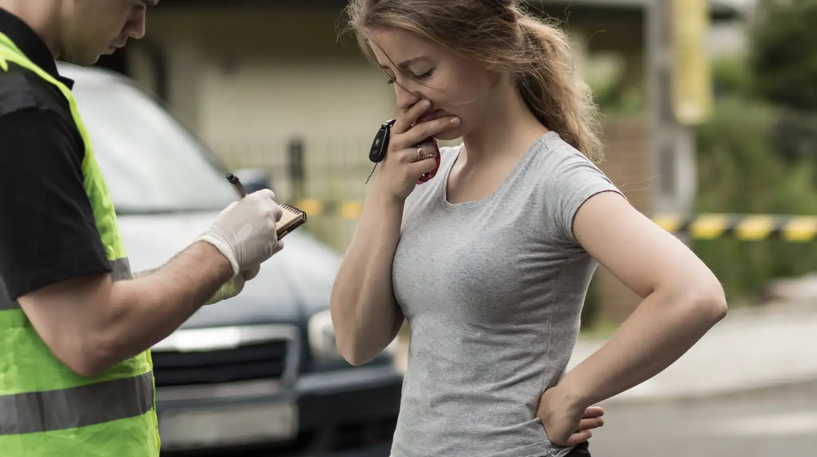 An upset woman speaking to police, representing the topic of manslaughter in criminal defense law.