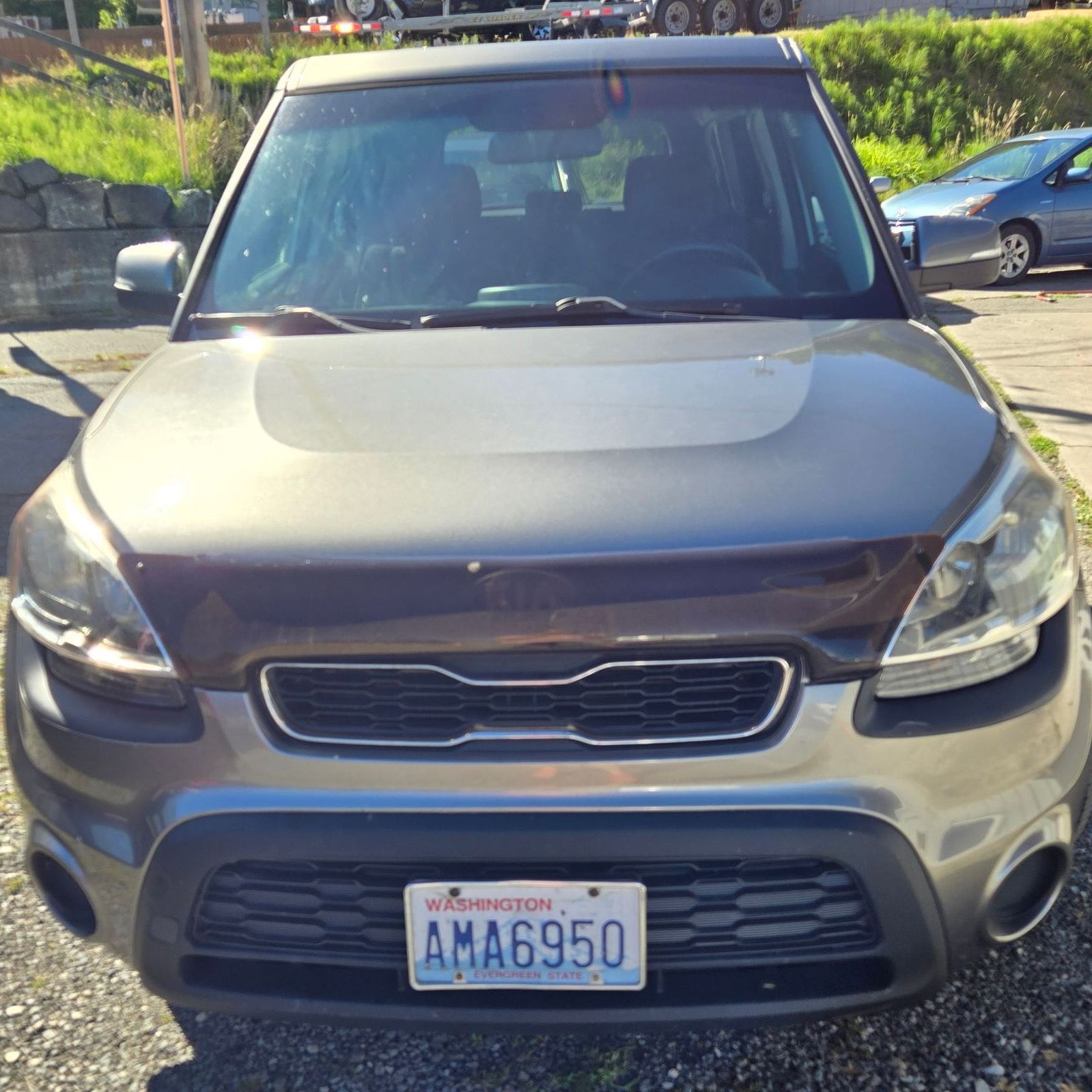 A car with a license plate that says ama6950