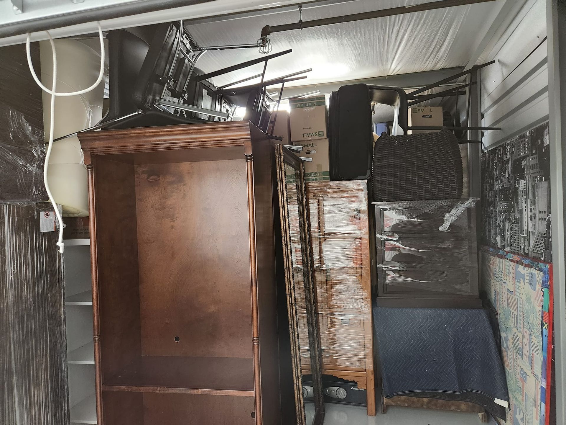 A room filled with lots of furniture and boxes.