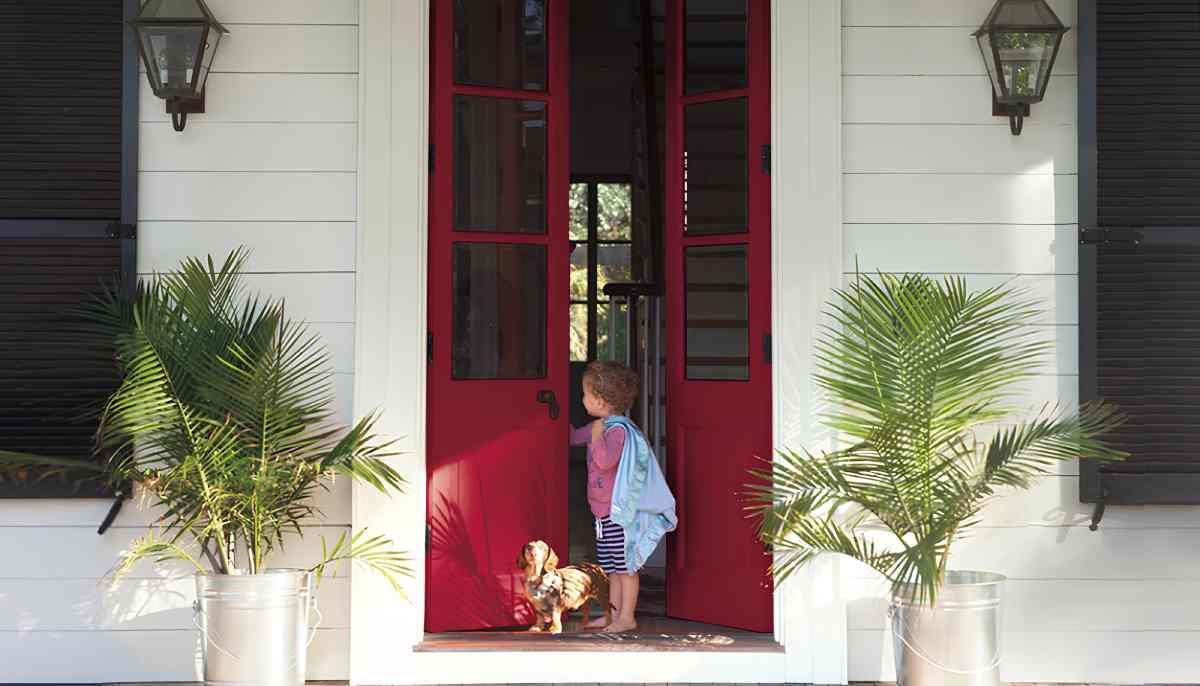 Benjamin Moore Caliente AF-290 on a front door near Des Moines and Waukee, Iowa (IA) & Omaha, Nebraska (NE)