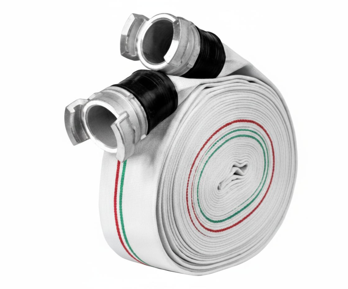 Tuyau incendie blanc pour approvisionnement en eau lors d’une intervention incendie
