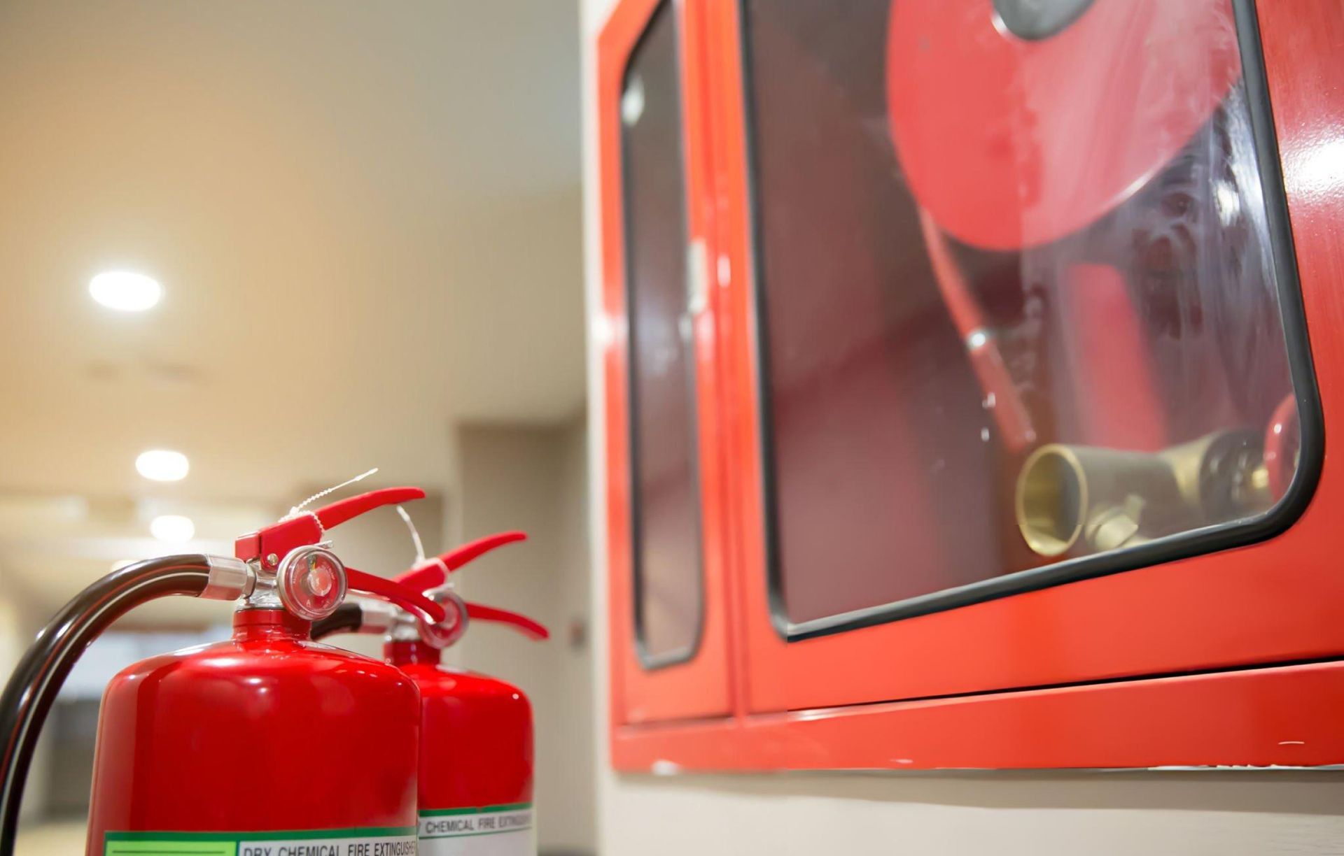 extincteur et R.I.A installé pour protection incendie