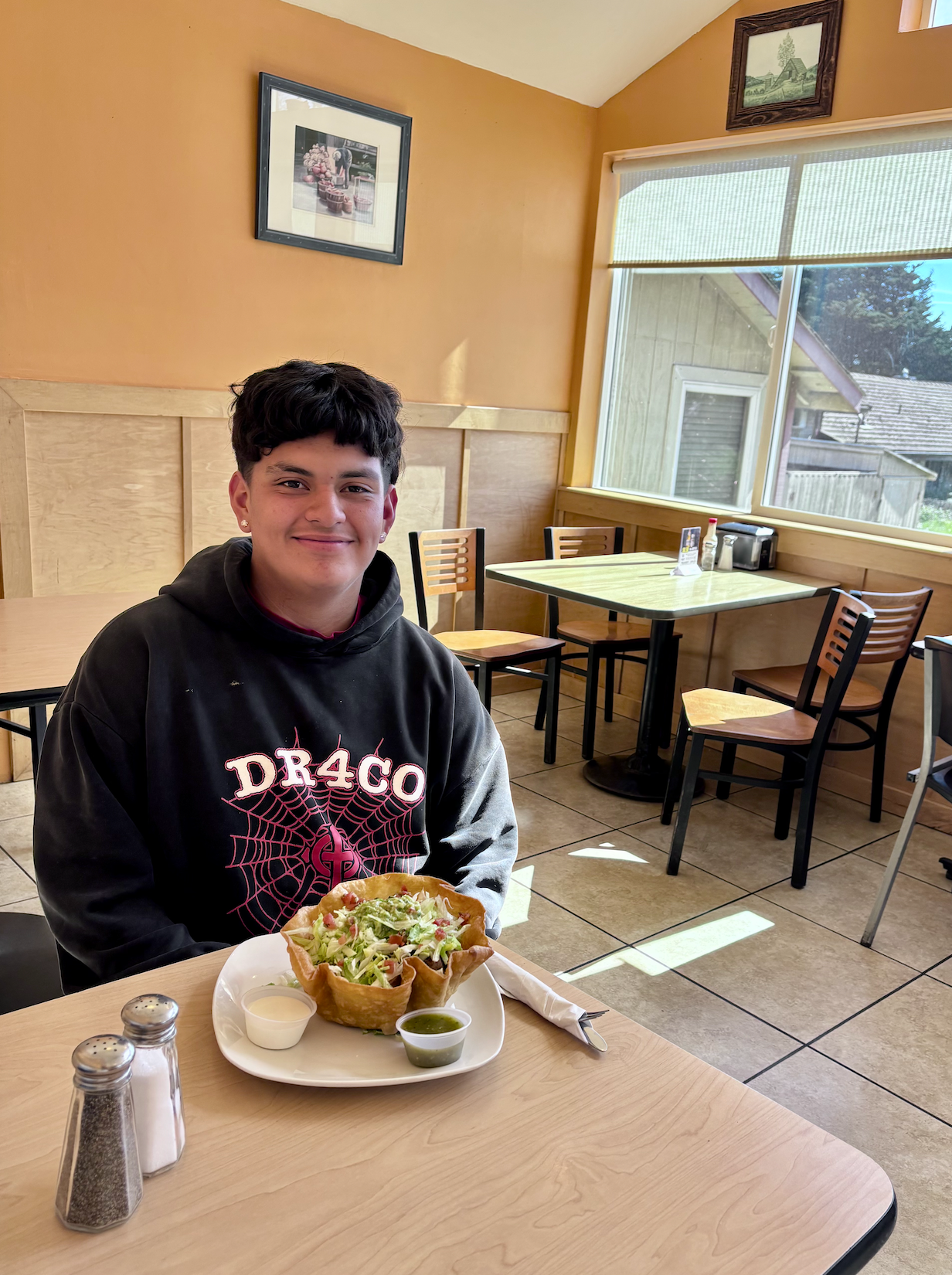 taqueria del sol seating with squirt bottle
