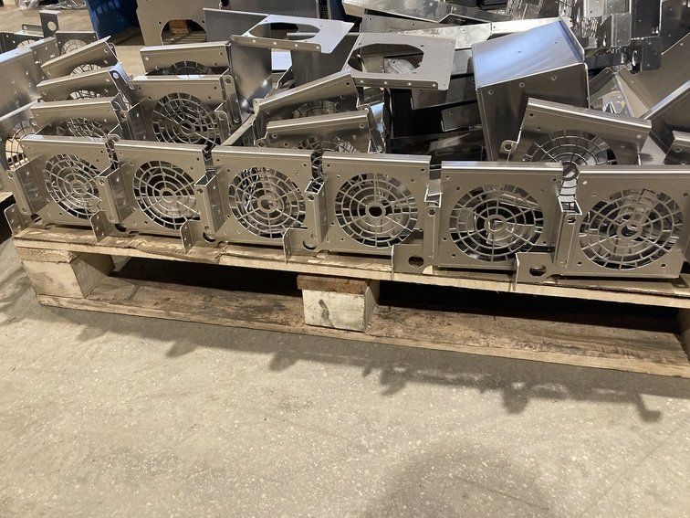 Aluminium laserskärning och bockning