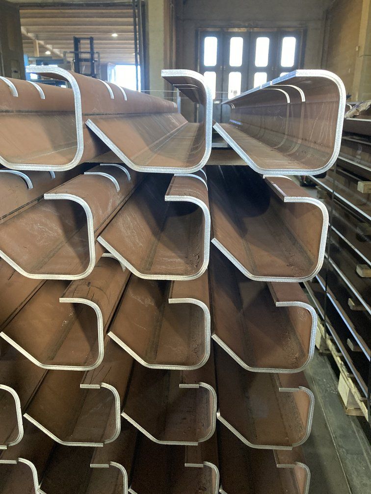 Material Hardox 400. Material thickness 6mm. Part weight ~ 22kg. Layout ~ 1700x260 mm