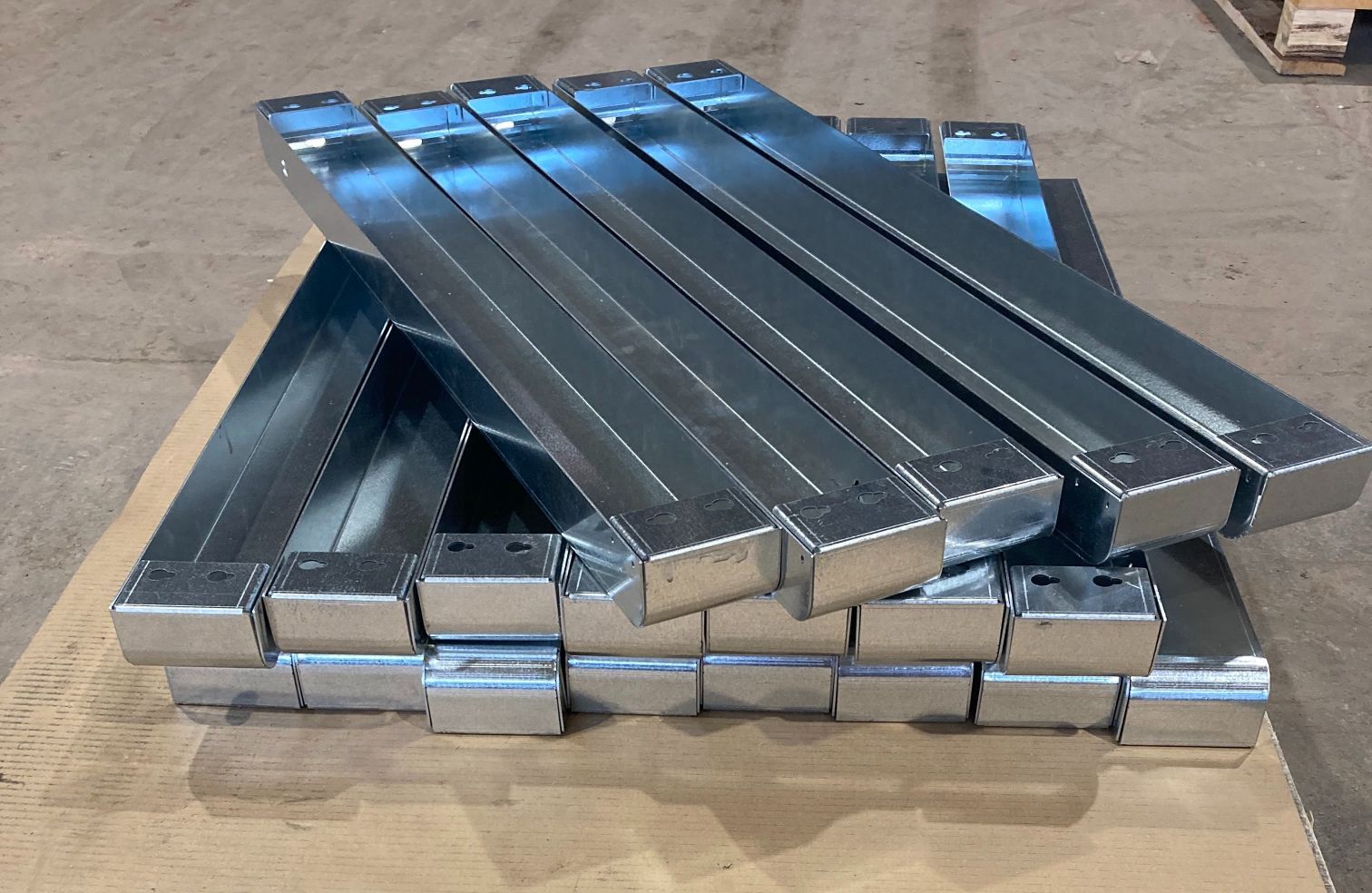 Zinkbelagd plåt laserskärning och bockning