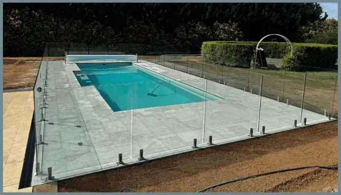 modern-frameless-glass-pool-fence-canberra