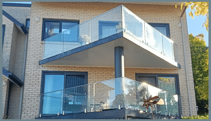 Canberra Architects Recommend Standoff Glass Balustrades