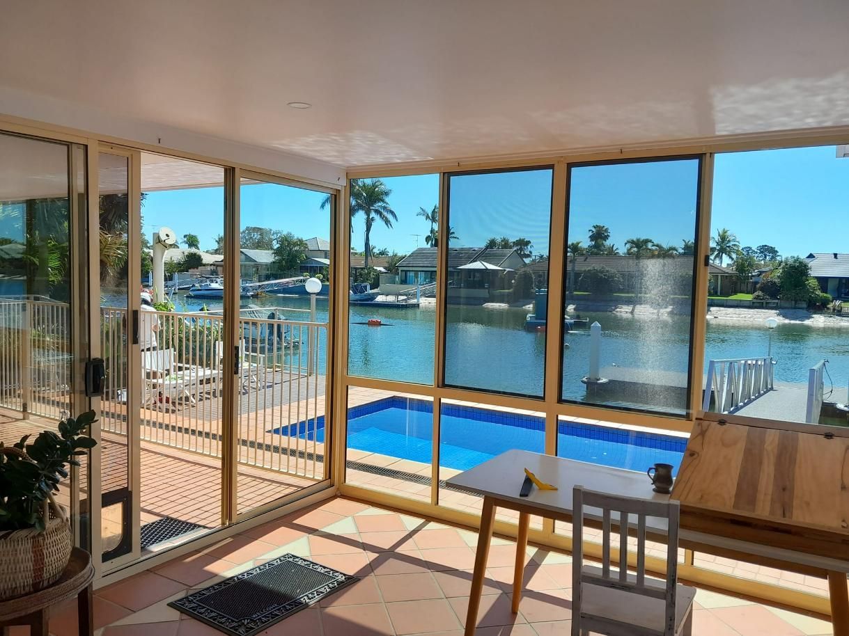 A Room with A Table and Chairs and A Swimming Pool in The Background — Nano2go in Birtinya, QLD