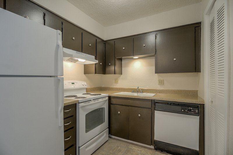 1 Bedroom 1.5 Bath Kitchen