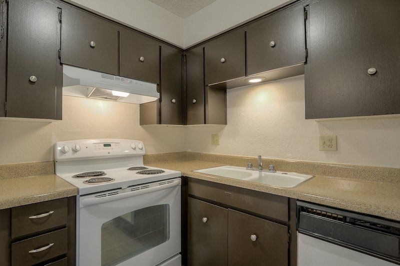 1 Bedroom 1.5 Bath Kitchen