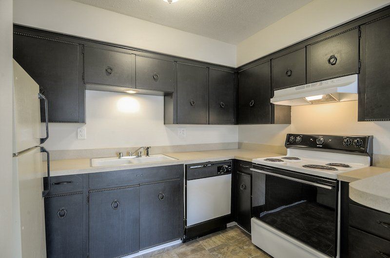 1 bed 1 bath Tiled Kitchen/Dining Area