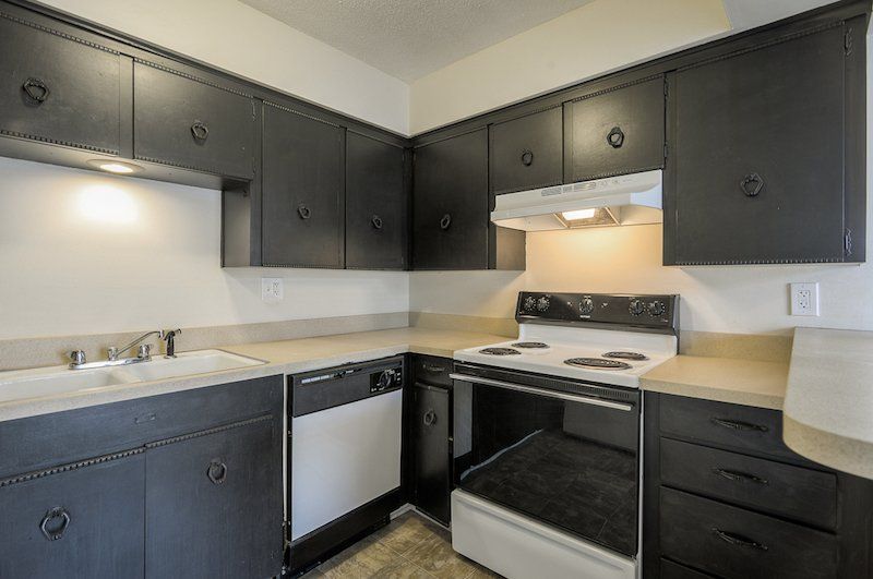 1 bed 1 bath Full Kitchen