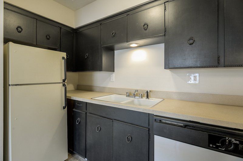 1 bed 1 bath Full Kitchen