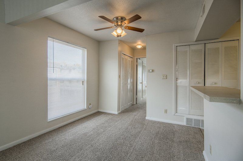 1 bed 1 bath Kitchen/Dining Area