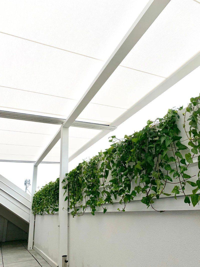 Pergola con telo a tetto piano filtrante a motore