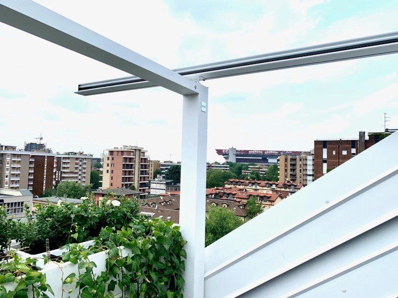 Pergola con telo a tetto piano filtrante a motore