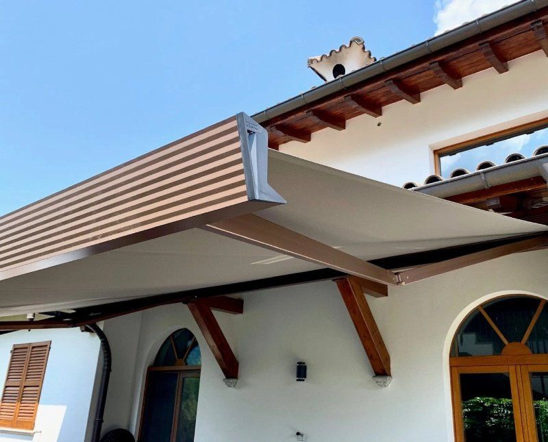 Tenda a bracci Segno a motore