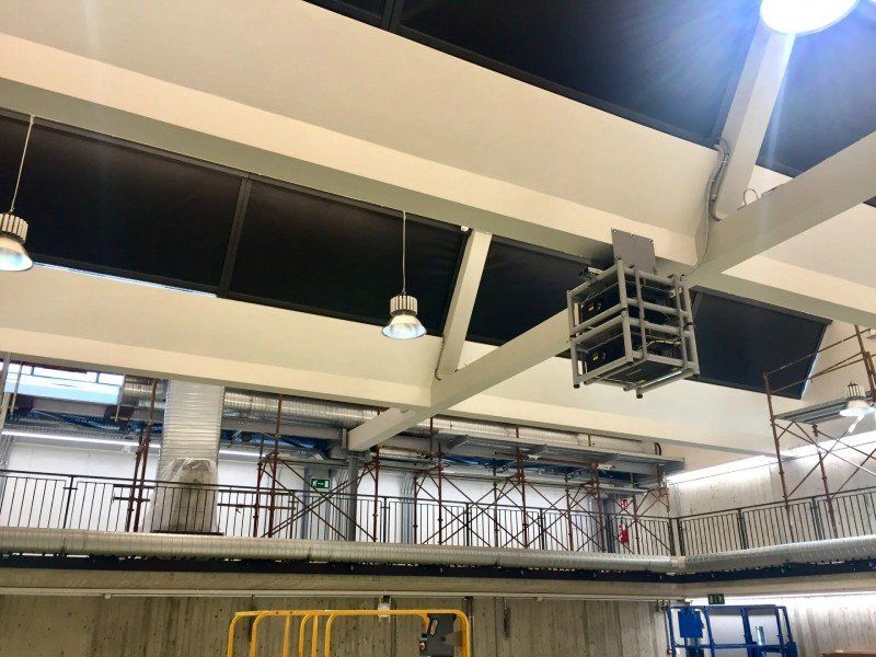 Tenda tecnica oscurante a motore in randa con controllo domotico centralizzato