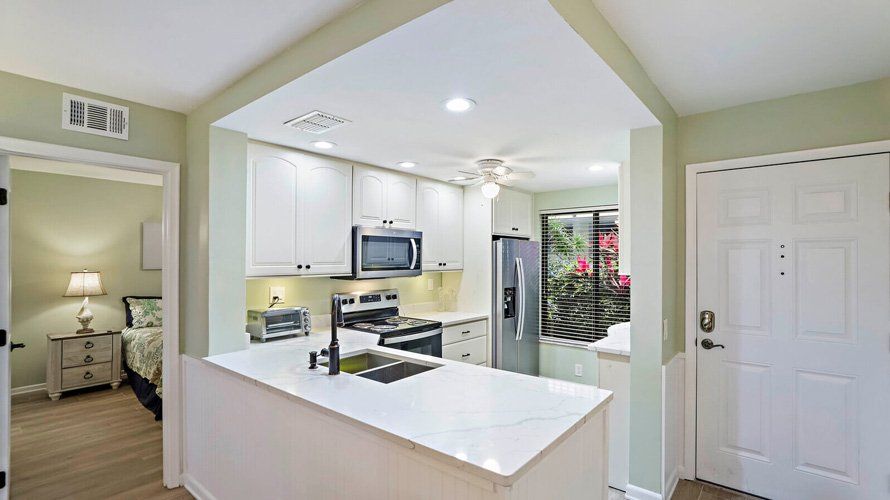 Modern looking kitchen — Largo, FL — Larson Renovations LLC
