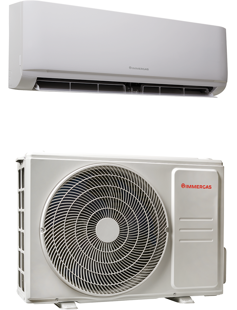 Caldaia a gas bianca da parete con display digitale e pannello di controllo.