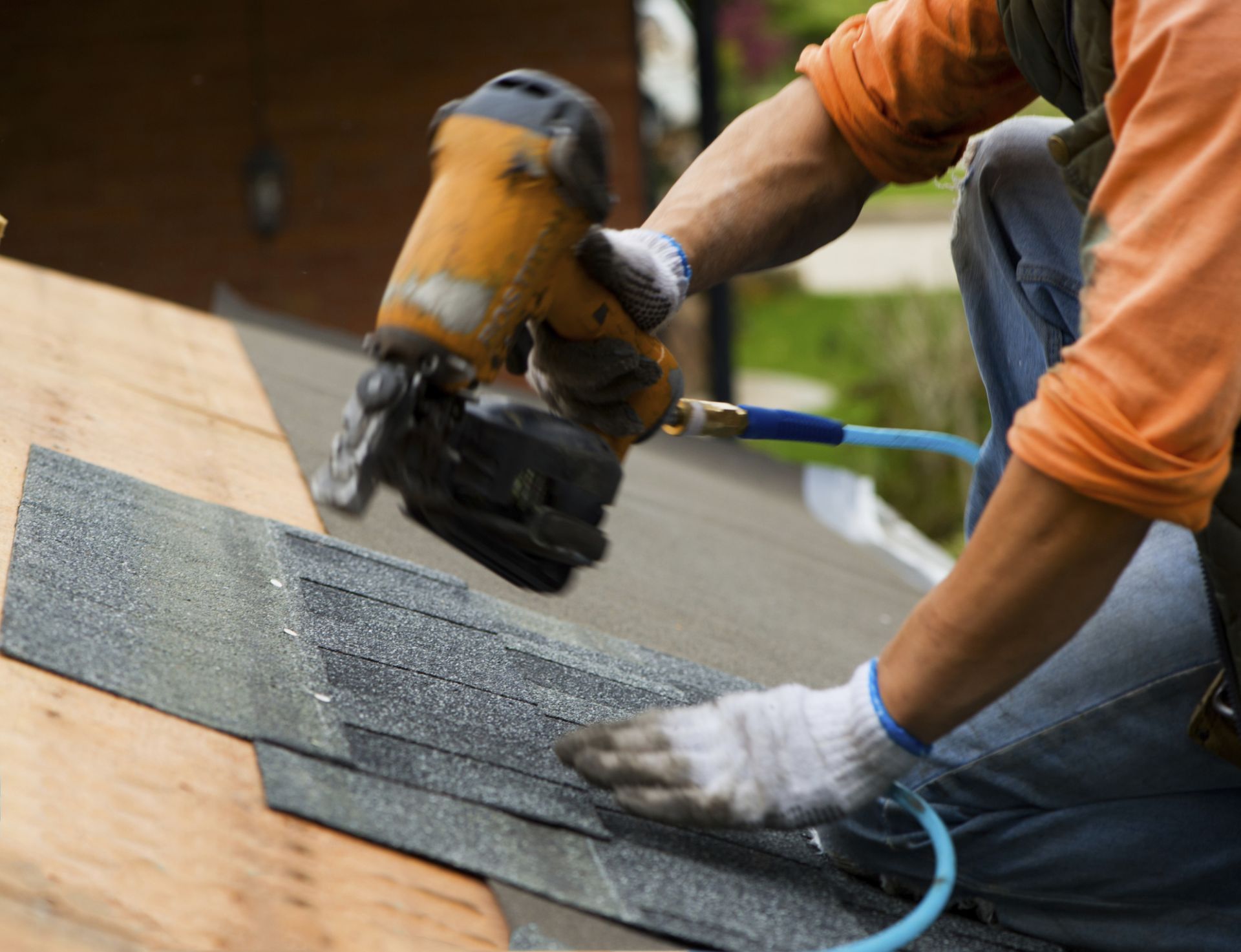 Reasons to Hire a Residential Roofing Contractor
