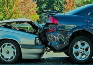 Picture of a vehicle that has been in a fender bender with another vehicle and needs a Coquitlam Tow Truck.
