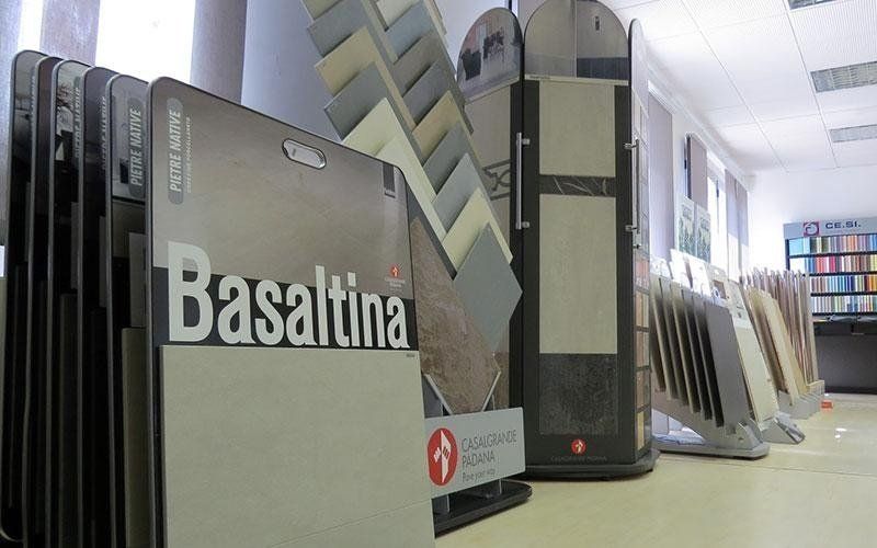 show-room con ampia scelta di pavimenti