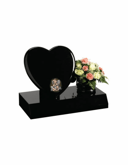 The beautifully rounded edges of the heart are complimented by a highly polished 'rose bowl' vase. The front of the base is 'splayed'. Pictured here in Black granite.