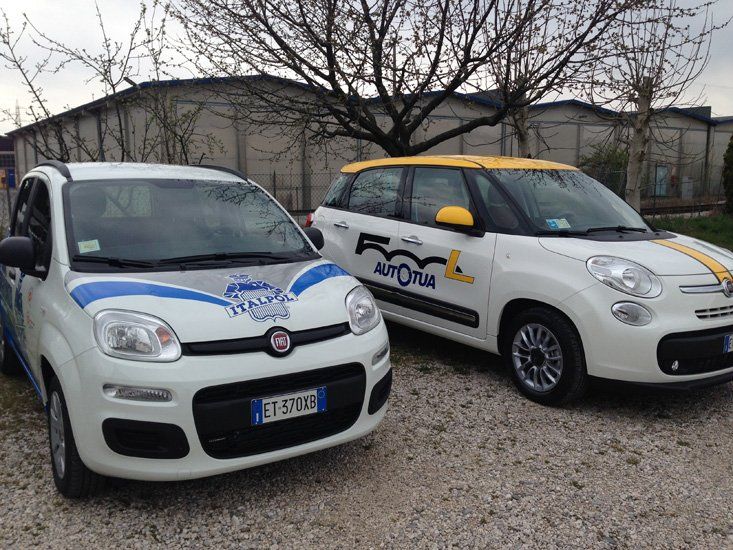 Dettagli di car wrapping su varie auto