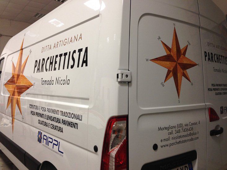 Adesivi per automezzi