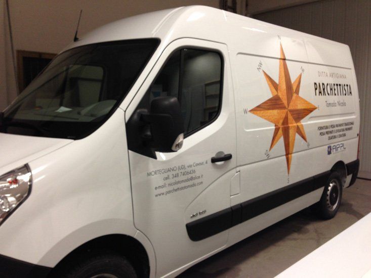 Personalizzazione pubblicità per automezzo