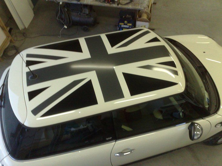 Bandiera inglese su capotte auto