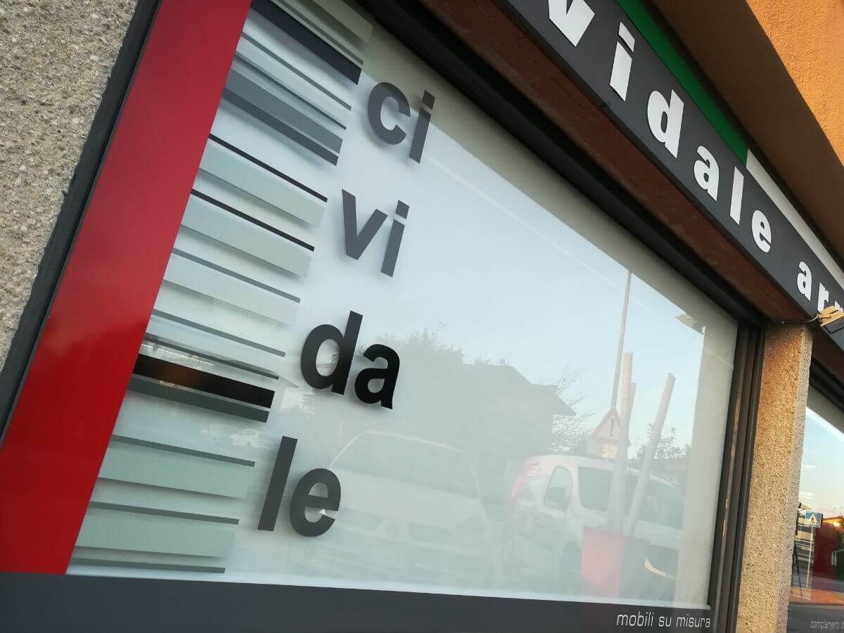 vetrofanie adesive per negozi