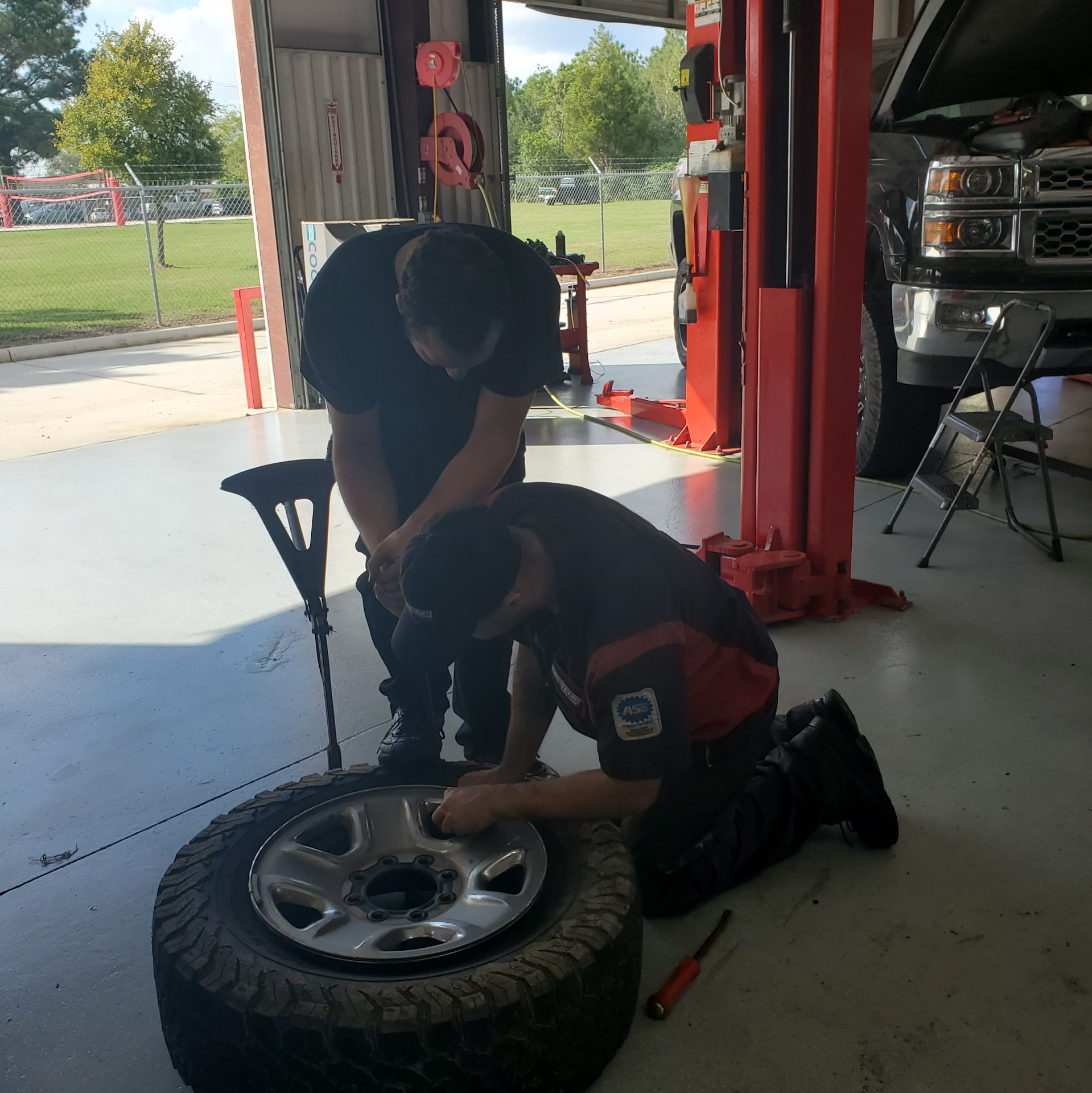 2 Mechanic Working | Toy Tech Auto Care